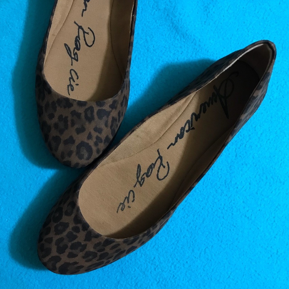 American Rag Cie flats - Picture 2 of 6